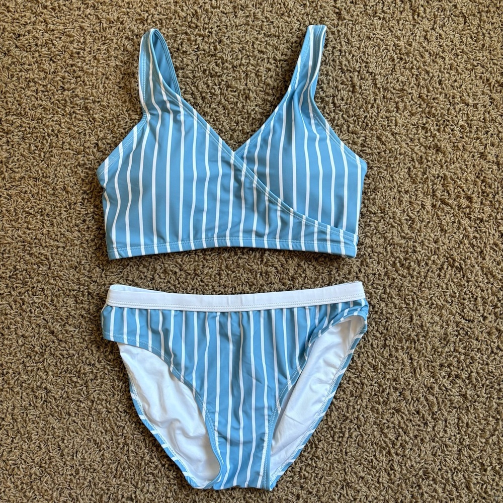 Kindred Bravely Women's Swimsuit Top Small / Bottoms Medium Blue Stripe‎